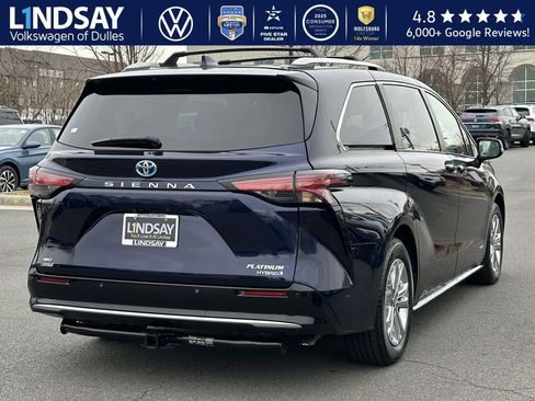Used 2021 Toyota Sienna Platinum image 6