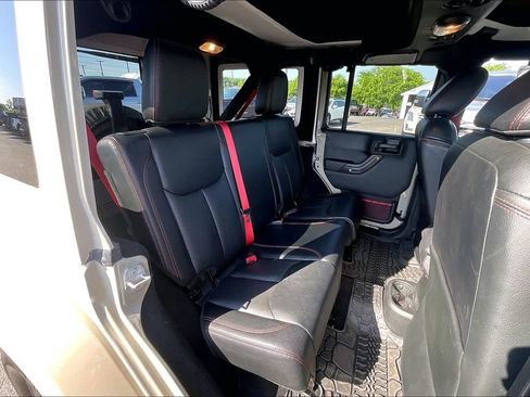 Used 2017 Jeep Wrangler Unlimited Rubicon AWD/4WD image 26