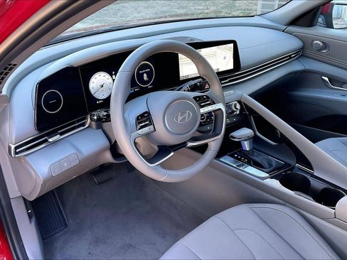 Certified 2025 Hyundai Elantra SEL image 14