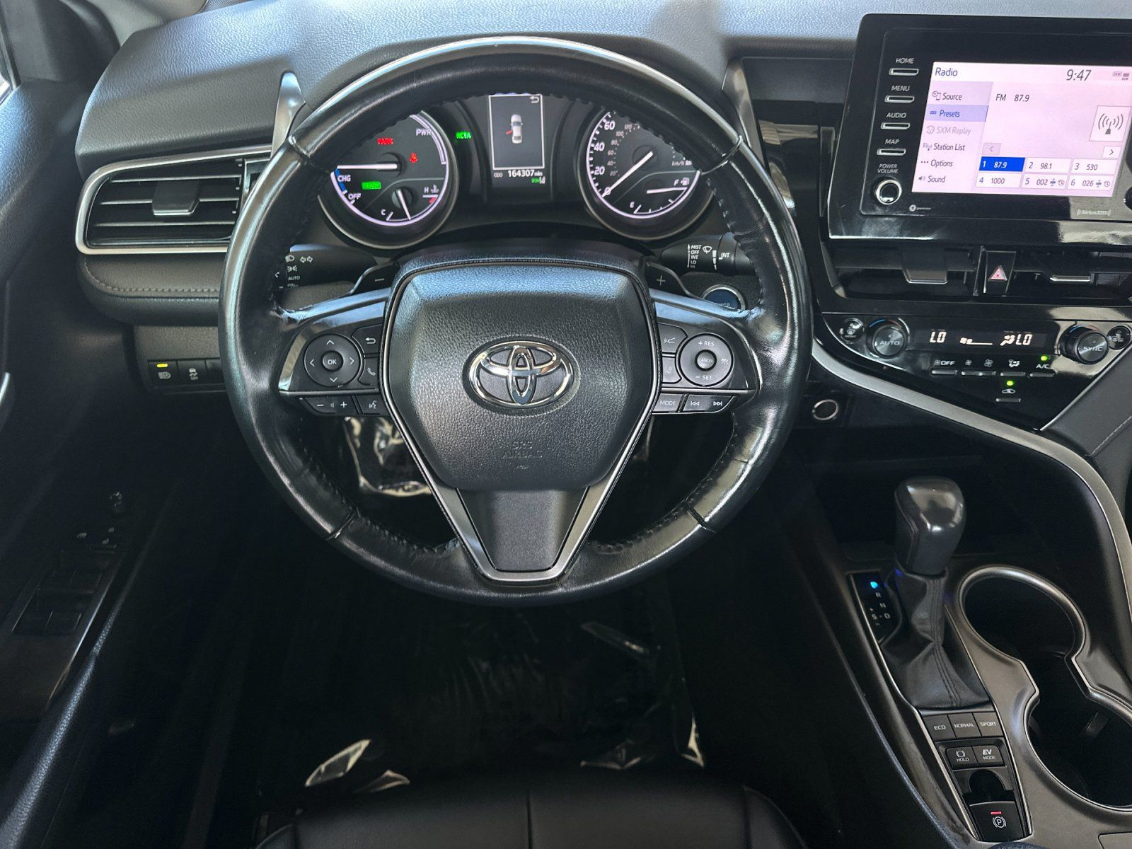 Used 2024 Toyota Camry SE w/ Cold Weather Package FWD image 13