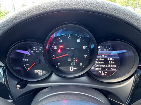 Used 2018 Porsche Macan Sport Edition AWD/4WD image 34