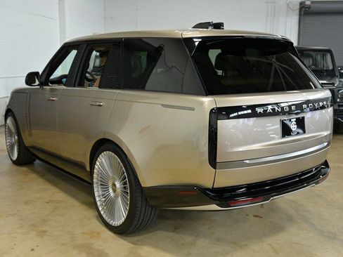Used 2025 Land Rover Range Rover SE AWD/4WD image 6