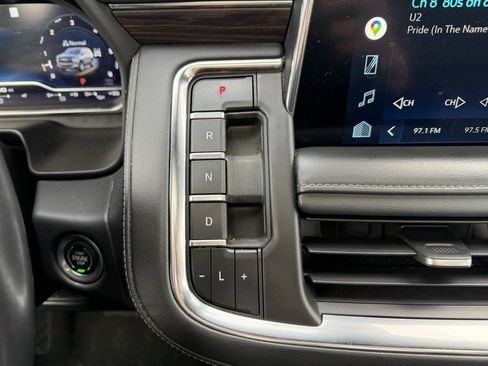 Used 2022 Chevrolet Suburban LT w/ LT Signature Package image 24