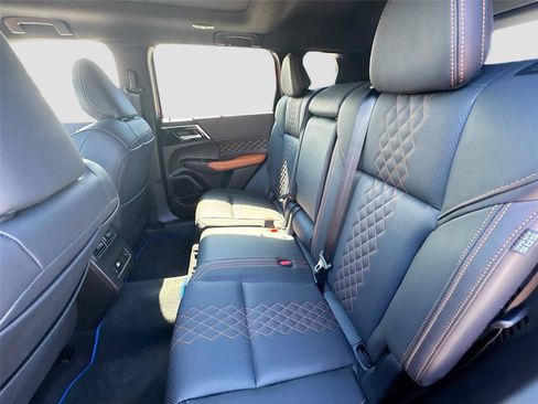 New 2025 Mitsubishi Outlander SEL image 25