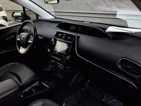 Certified 2018 Toyota Prius Three Touring image 21