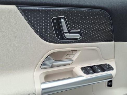 Used 2025 Mercedes-Benz GLA 250 image 13