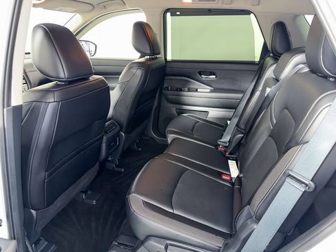 Certified 2024 Nissan Pathfinder SL AWD/4WD image 31