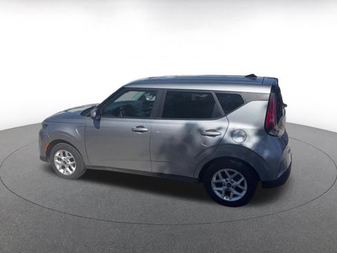 Used 2025 Kia Soul LX w/ LX Technology Package FWD image 8