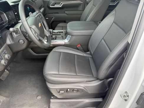 Used 2025 Chevrolet Silverado 1500 LTZ AWD/4WD image 10