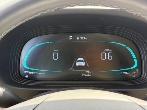 Used 2025 Hyundai Venue SEL FWD image 11