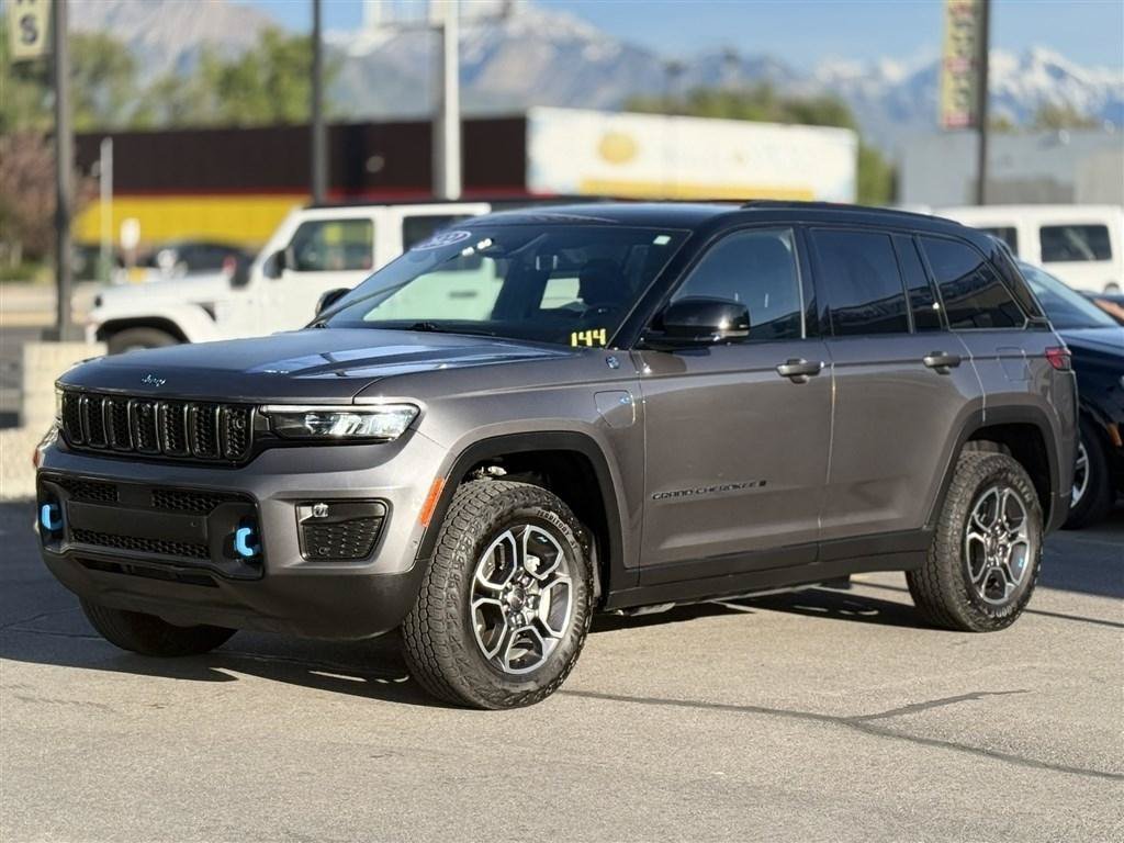 Used 2022 Jeep Grand Cherokee Trailhawk w/ Advanced Protech Group II AWD/4WD image 3