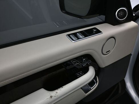 Used 2018 Land Rover Range Rover Supercharged image 10