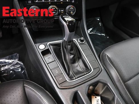 Used 2024 Volkswagen Jetta SE FWD image 13