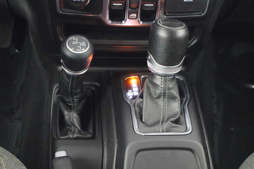 Used 2024 Jeep Wrangler Unlimited w/ Convenience Group AWD/4WD image 27