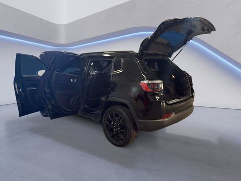 Used 2022 Jeep Compass Latitude AWD/4WD image 12