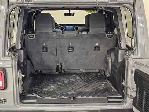 Used 2021 Jeep Wrangler Unlimited Sahara w/ Uconnect 4C Nav & Sound Group AWD/4WD image 26