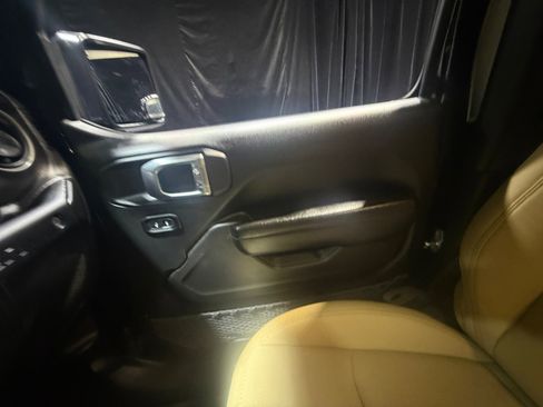 Used 2023 Jeep Wrangler Sport S image 16