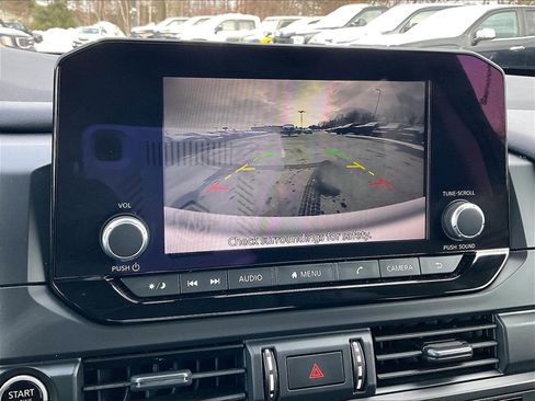 Used 2024 Nissan Pathfinder S image 19