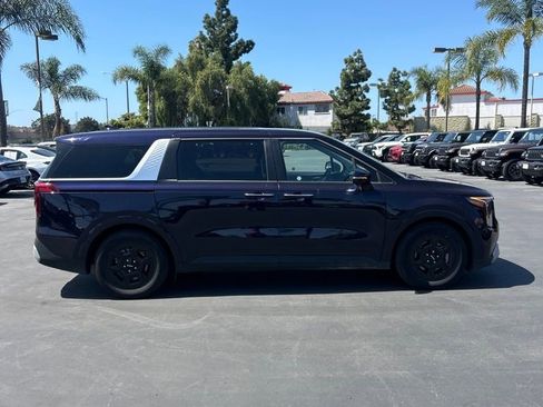 Used 2025 Kia Carnival image 10