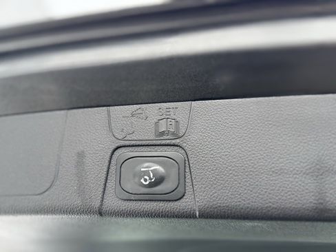 Used 2017 Ford C-MAX Energi SE w/ Equipment Group 401A image 39