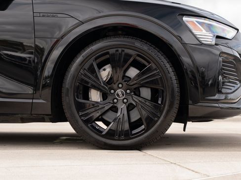 Certified 2024 Audi Q8 e-tron Prestige w/ Prestige Package AWD/4WD image 31