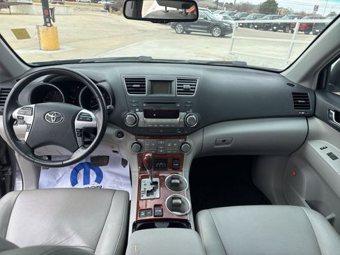 Used 2012 Toyota Highlander Limited w/ Tow Pkg image 25