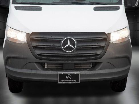 Used 2025 Mercedes-Benz Sprinter 4500 image 11
