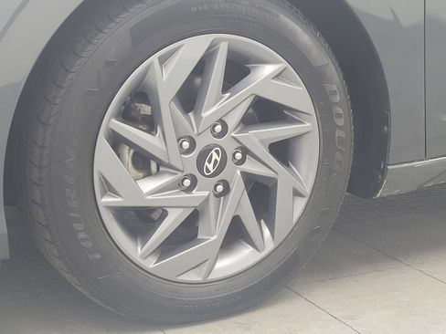 Used 2024 Hyundai Elantra SEL FWD image 31