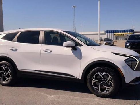 Used 2025 Kia Sportage LX AWD/4WD image 3