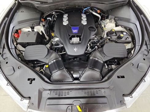Used 2022 Maserati Levante Modena image 14