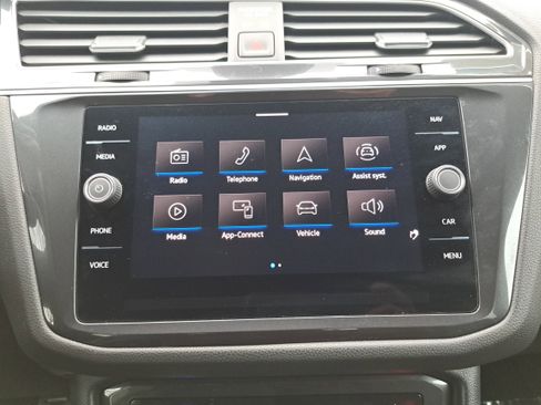 Certified 2024 Volkswagen Tiguan SEL R-Line image 22