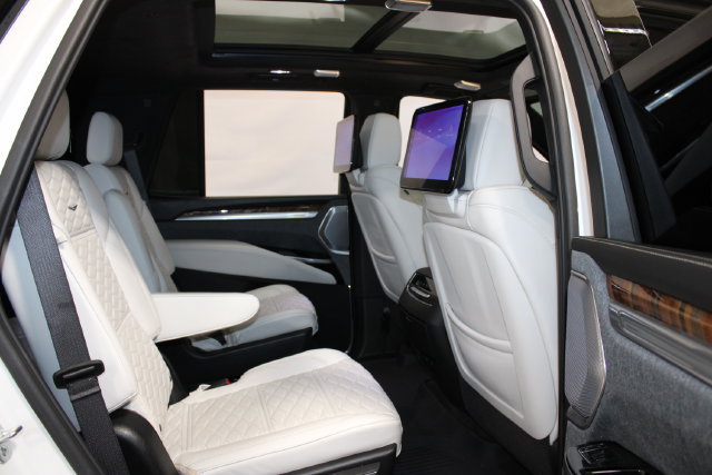 Used 2025 Cadillac Escalade Sport Platinum w/ LPO, ONYX Package AWD/4WD image 15
