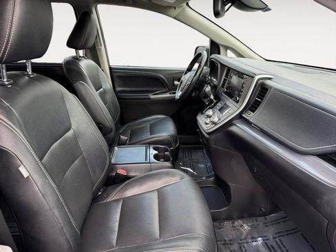 Used 2020 Toyota Sienna SE w/ Nightshade Edition AWD/4WD image 15