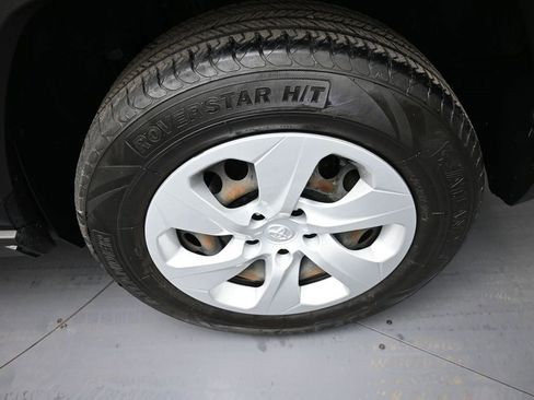 Used 2019 Toyota RAV4 LE image 15