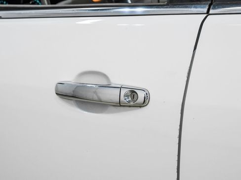 Used 2017 Chevrolet Traverse Premier FWD image 39