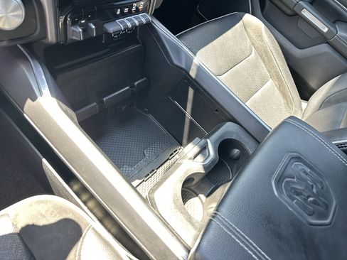 Used 2023 RAM 1500 Laramie AWD/4WD image 34
