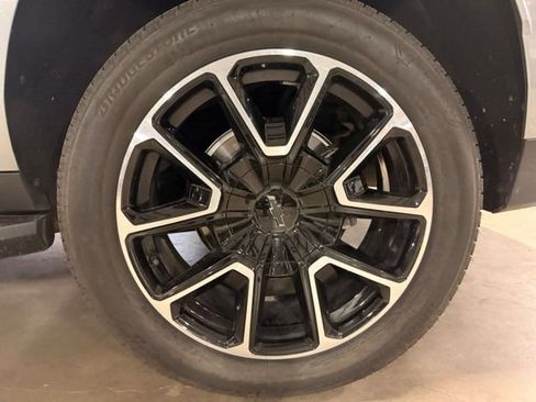 Used 2023 Chevrolet Suburban RST w/ Sport Performance Package AWD/4WD image 11