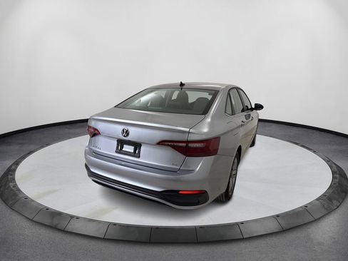 Used 2024 Volkswagen Jetta SE image 5