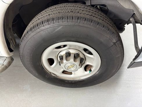 Used 2022 Chevrolet Express 2500 w/ Driver Convenience Package image 13