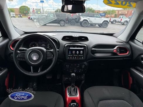 Used 2022 Jeep Renegade Trailhawk AWD/4WD image 10