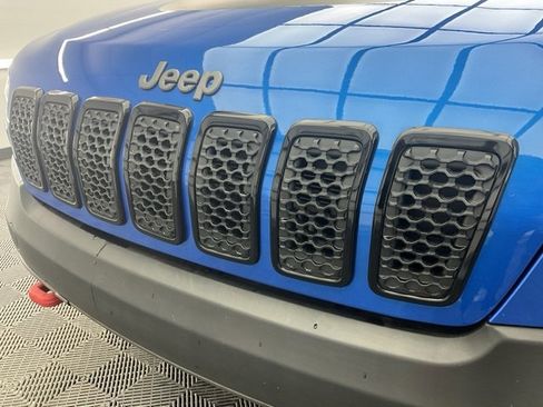 Used 2019 Jeep Cherokee Trailhawk image 28