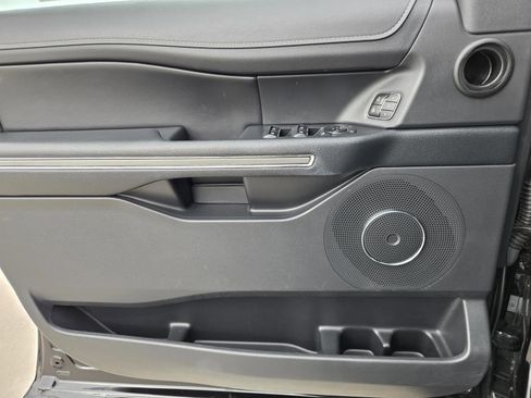 Used 2024 Ford Expedition XLT image 22