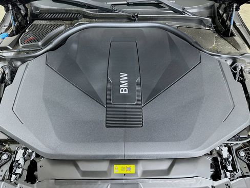 New 2026 BMW i5 eDrive40 w/ M Sport Package AWD/4WD image 13