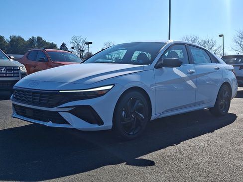 New 2026 Hyundai Elantra SEL Sport Premium FWD image 2