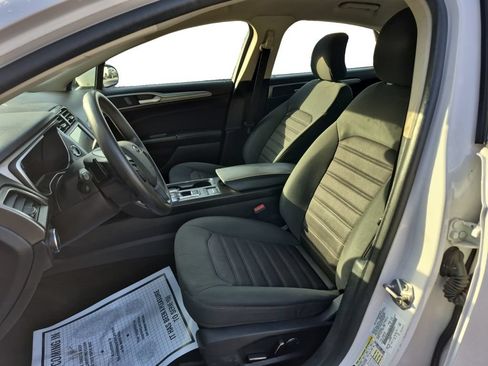 Used 2019 Ford Fusion SE FWD image 9