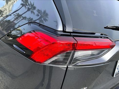 Used 2022 Toyota RAV4 SE w/ SE Grade Weather Package image 27