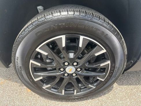 Used 2026 Chevrolet Traverse LT w/ Sun and Wheel Package FWD image 14