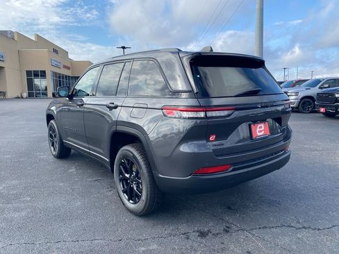New 2025 Jeep Grand Cherokee Altitude image 5