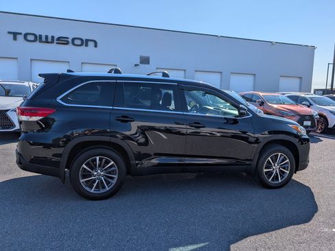 Used 2019 Toyota Highlander XLE AWD/4WD image 2