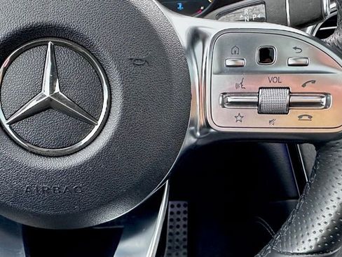 Used 2021 Mercedes-Benz GLC 300 4MATIC image 15